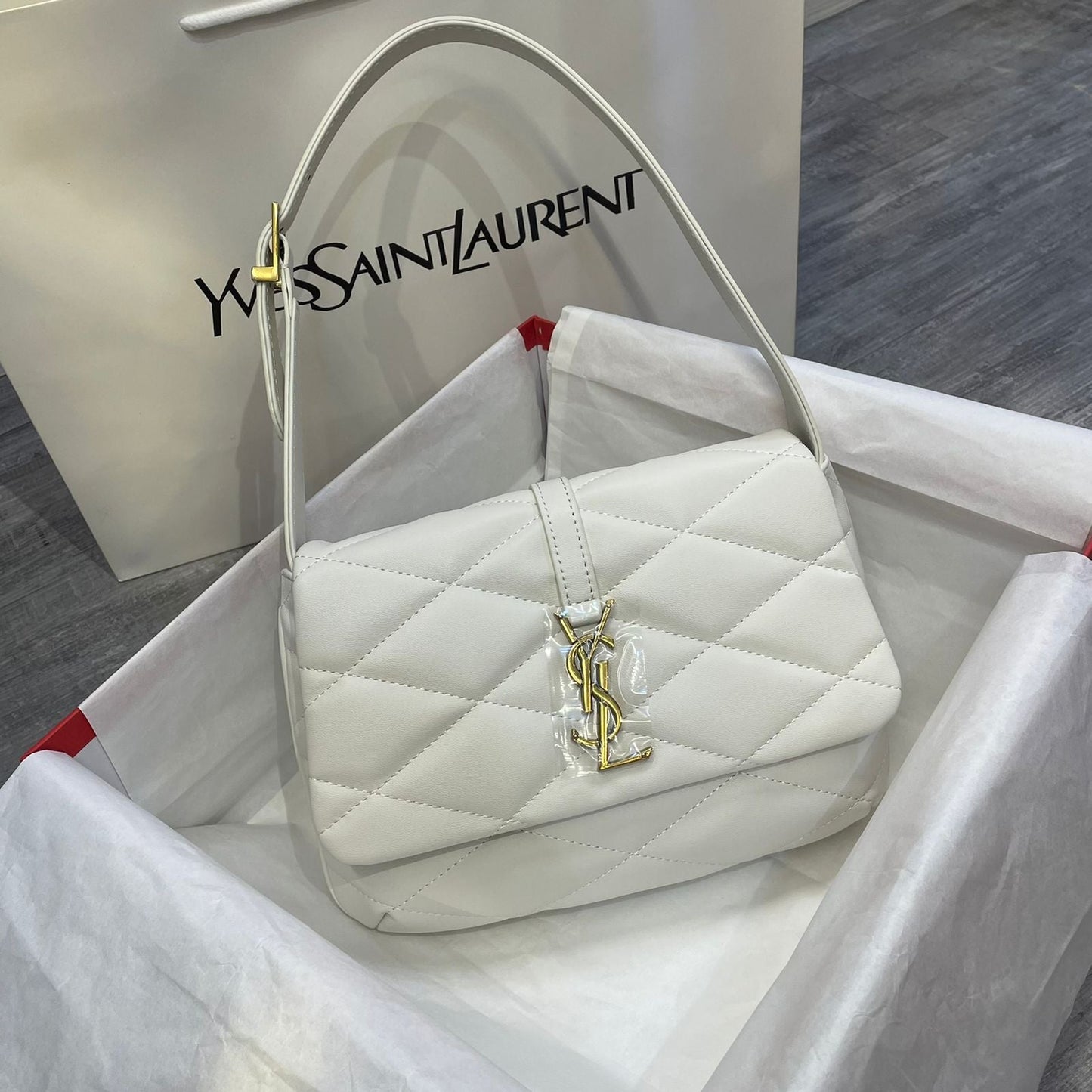 LE 57 Shoulder Bag