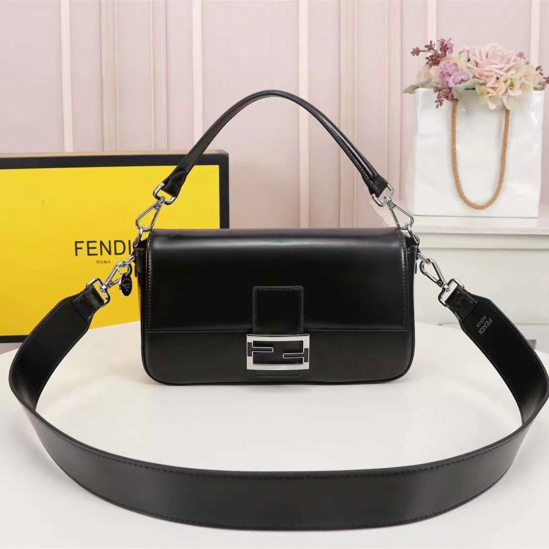Baguette continental Medium Neon Bag