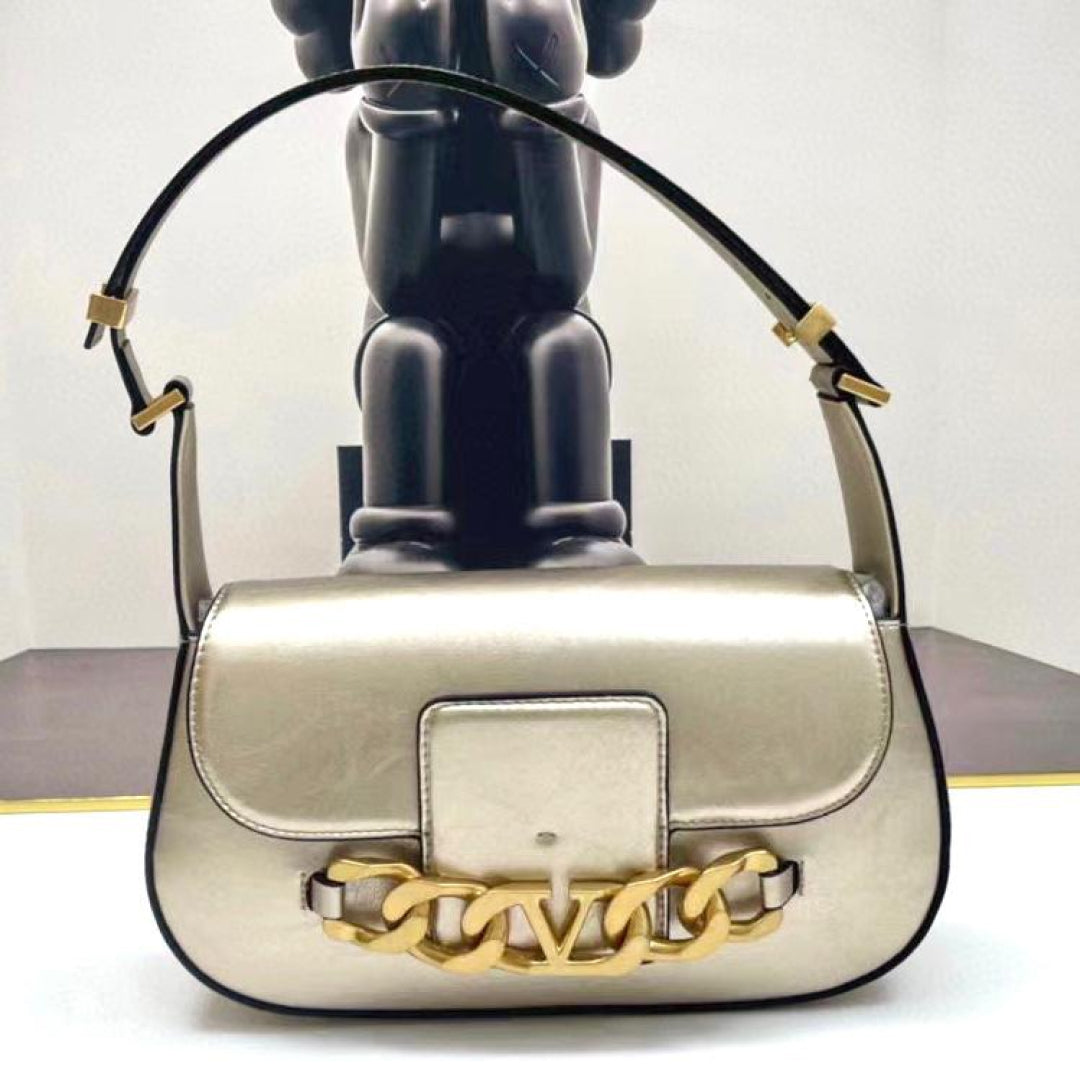 VLogo leather crossbody bag