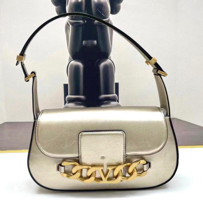 VLogo leather crossbody bag