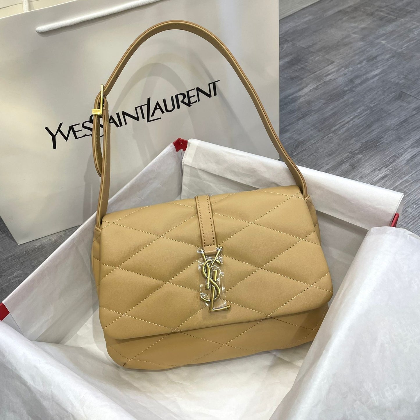 LE 57 Shoulder Bag