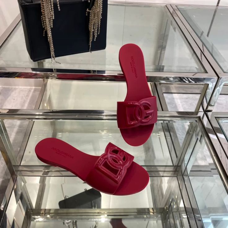 Interlocking DGSlide Sandals