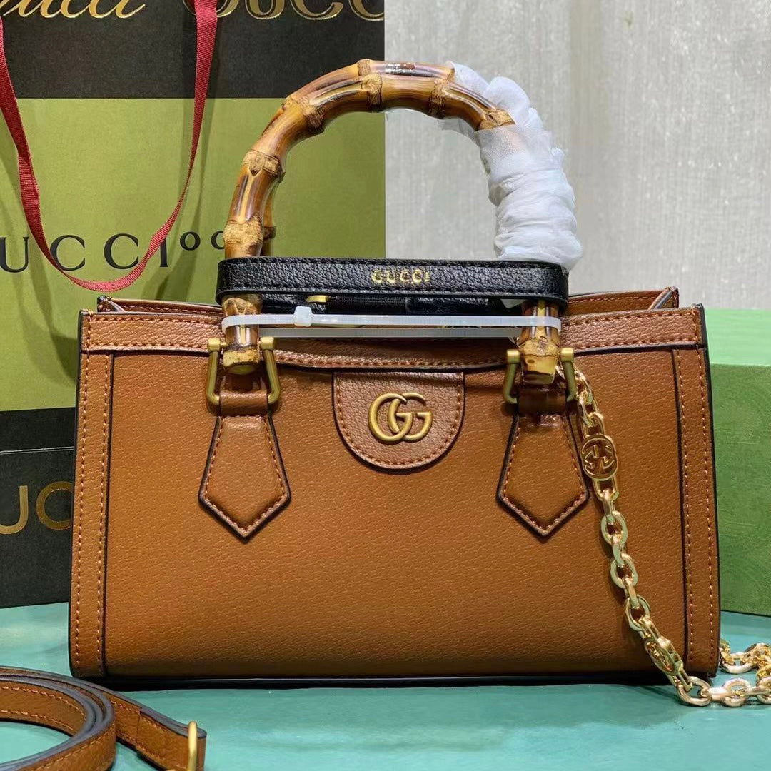 Diana small Shoulder Bag