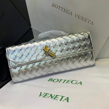 Long Andiamo Handle Clutch in Leather Bag