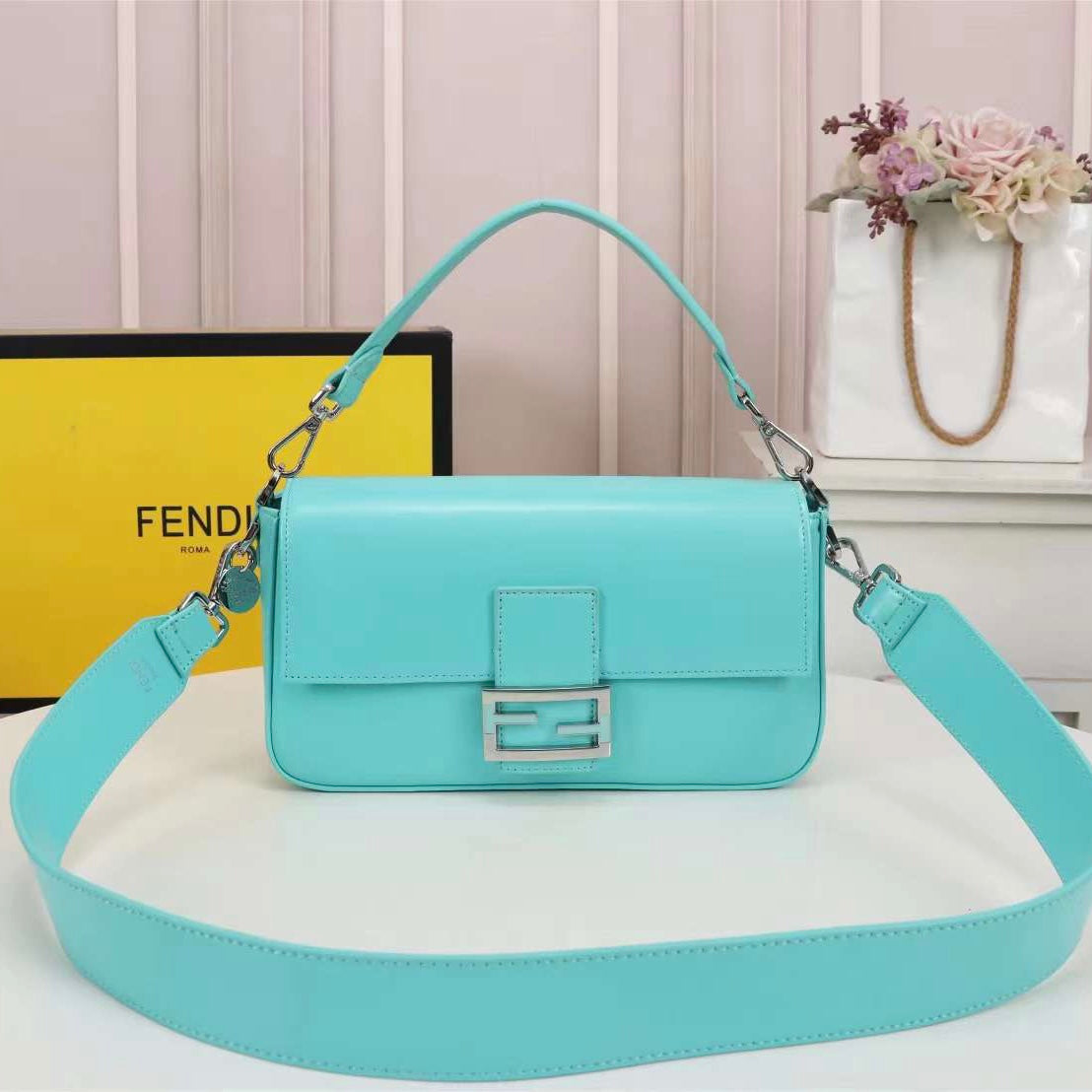 Baguette continental Medium Neon Bag