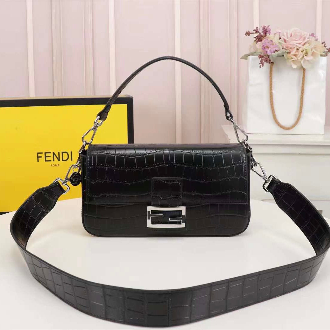 Baguette continental Medium Neon Bag
