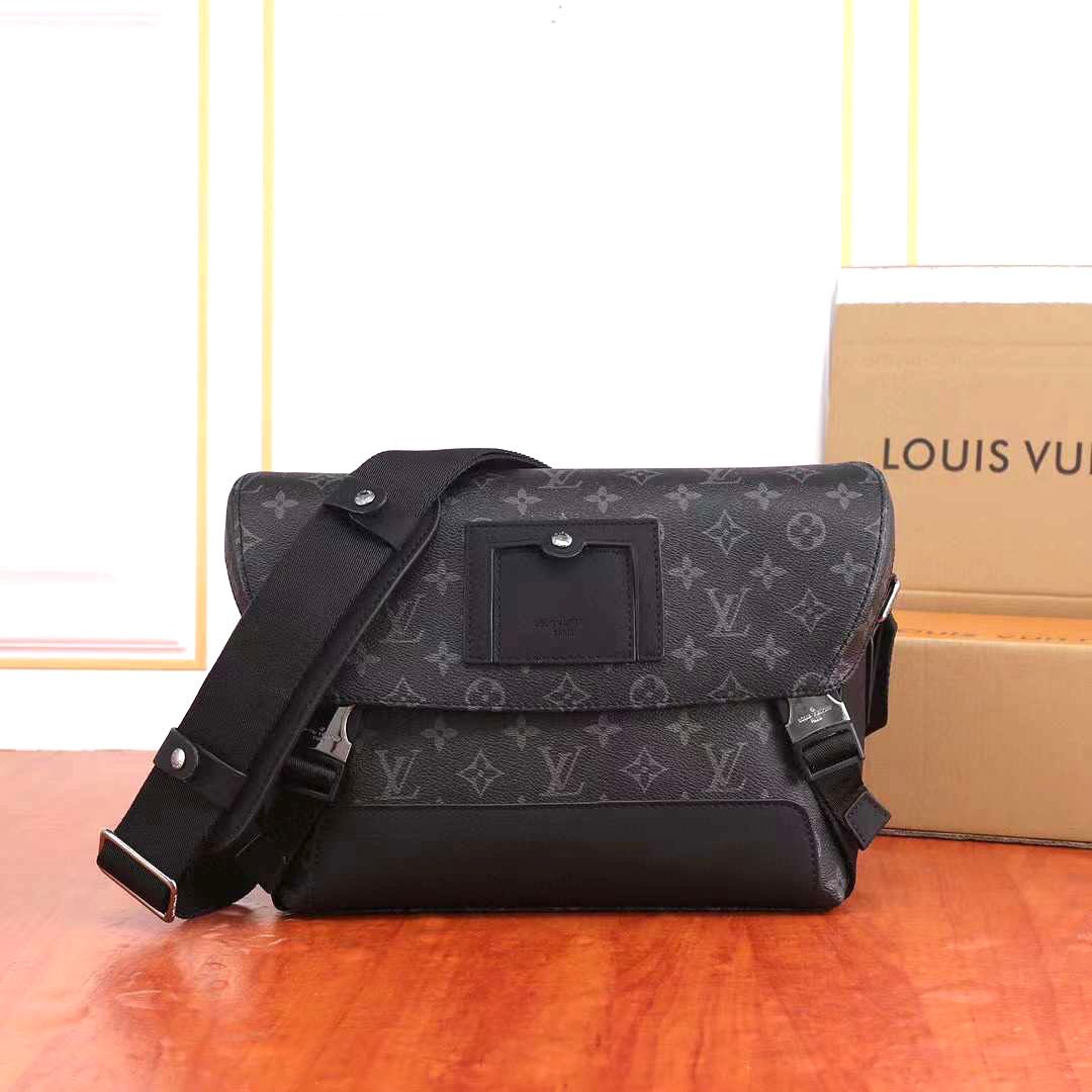 Messenger Voyage Pm Bag