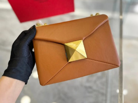 One Stud chain bag